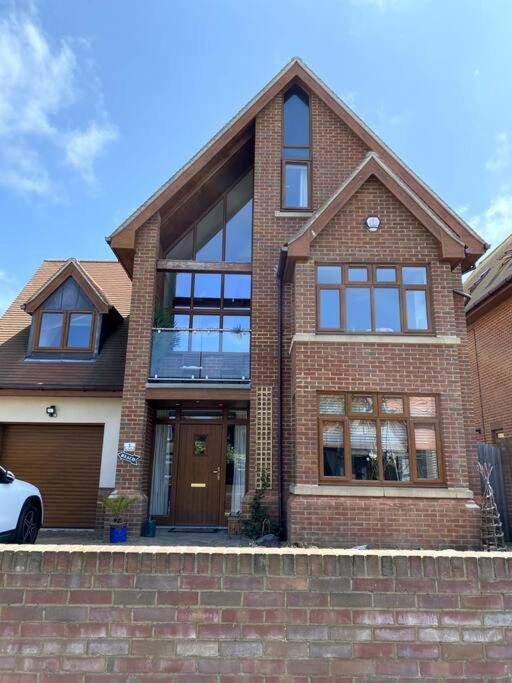 Stylish Contemporary Seaside Holiday Home With 5 Bedrooms, Sea View, Parking And Ev Point Herne Bay Eksteriør bilde