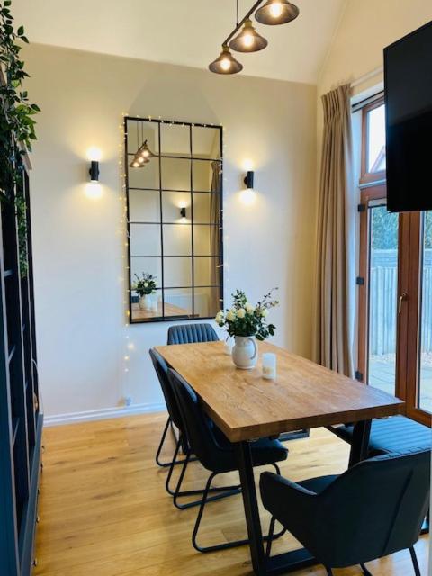 Stylish Contemporary Seaside Holiday Home With 5 Bedrooms, Sea View, Parking And Ev Point Herne Bay Eksteriør bilde