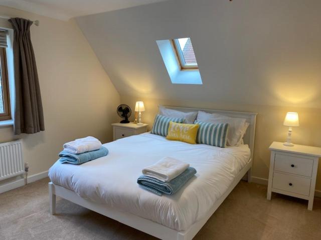 Stylish Contemporary Seaside Holiday Home With 5 Bedrooms, Sea View, Parking And Ev Point Herne Bay Eksteriør bilde